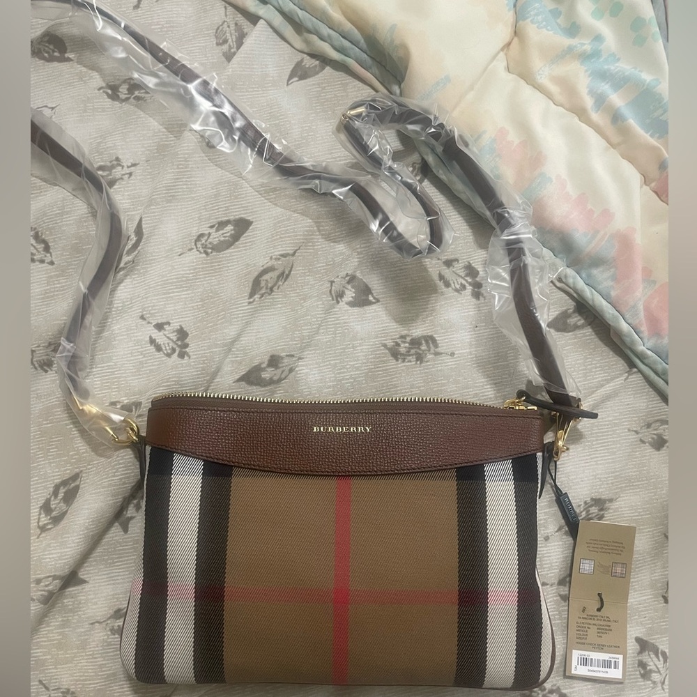 Burberry House Check Derby Peyton Crossbody Clutch Bag Tan